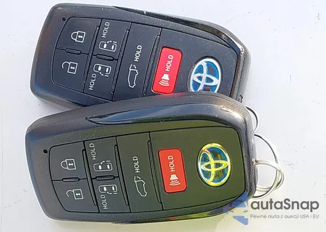 2021 Toyota Sienna Xle from USA, damaged, VIN 5TDYRKEC2MS029736